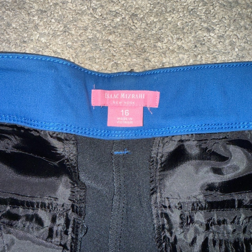 Isaac Mizrahi Black Women's Shorts with Blue Waistband Accent - Picture 3 of 4